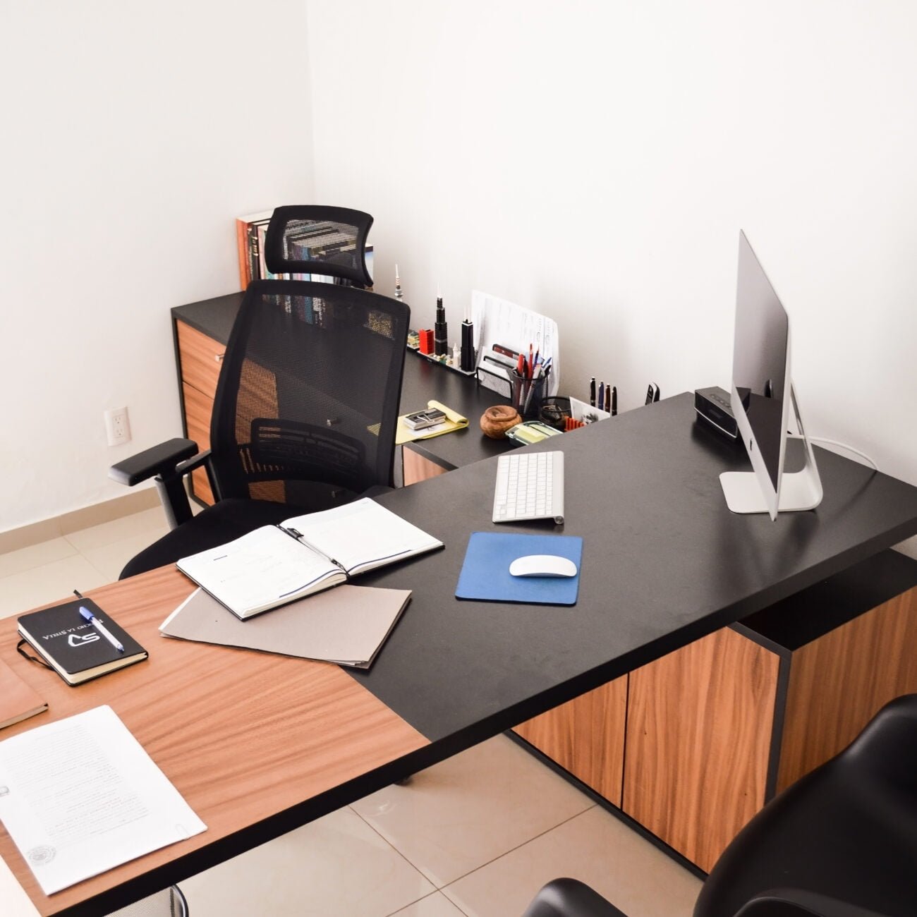 diseño de mueble modular y escritorio